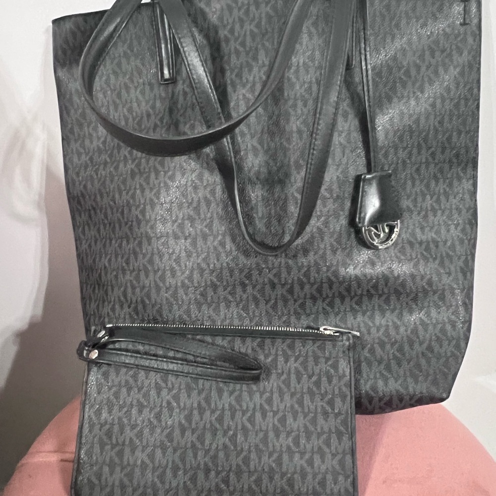 Michael Kors Purse with wristlet. Black and gray.